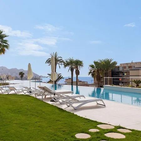 Olivia - Vista Al Mar - Sunset Cliffs *